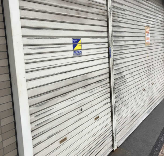 宝塚市で店舗シャッター中柱外れ復旧修理工事後